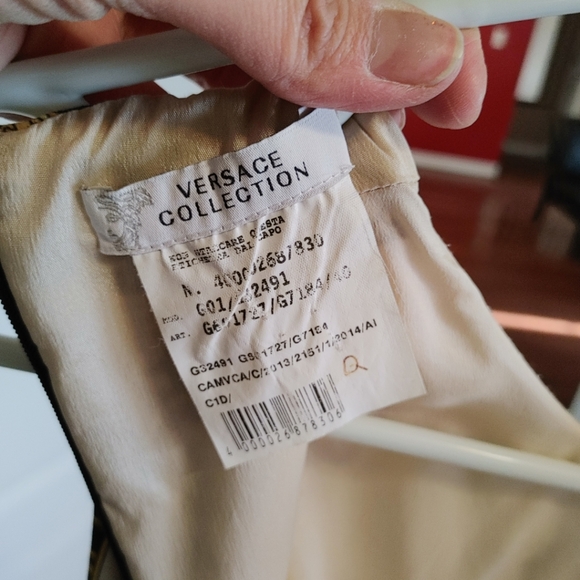 Never worn Versace dress - Picture 4 of 7